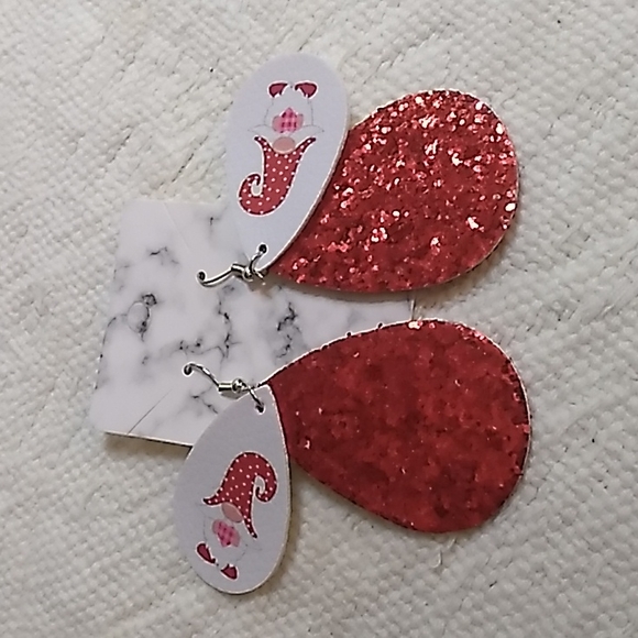 Valentine Faux Leather Double Stacked earrings 1.5 x 3 inch heart w Red Glitter - Picture 2 of 3